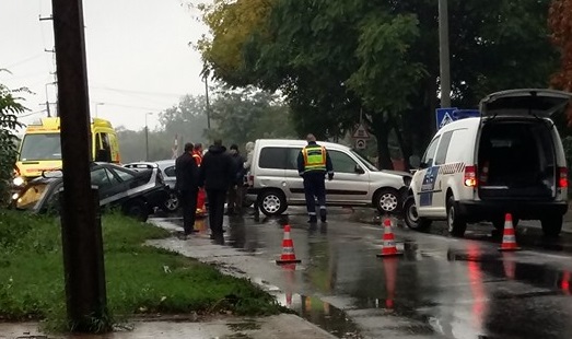 Súlyos baleset történt Debrecenben a Gázvezeték utcán