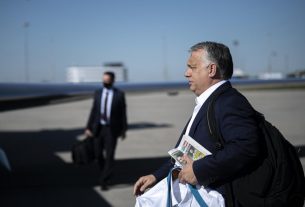 Orbán Viktor repül