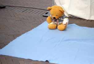 Szeged, játék, maci, mackó, baleset, elsősegély